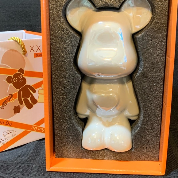 Yun Du Bearbrick Ceramic Bear piggy bank- White - Picture 6 of 6